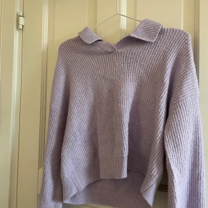Jätte gullig stickad tröja - Jätte gullig lilla stickad tröja från Kappahl i storlek 158/160 men skulle säga att den passar xs/xss! Pris går att diskutera ❤️
