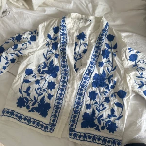 Zarablus - Superfin blus ifrån Zara, använd 2 gånger 