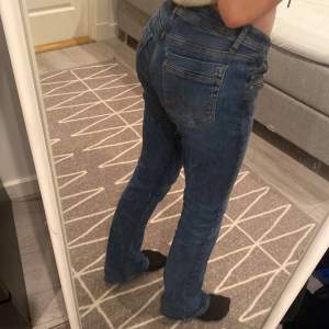 Säljer mina super snygga low waist LTB boot cut  jeans i storlek W29 L34 säljer pga av att dom är för stora💞💞