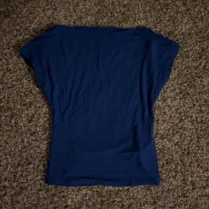 Tröja med öppen rygg - Denna jätte fina blåa tröjan med öppen rygg, kommer inte till användning💕