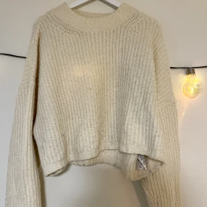 Mysig stickad tröja - Mysig stickad tröja från gina tricot🤍Tecken på användning (går troligtvis att få bort med noppborttagare)