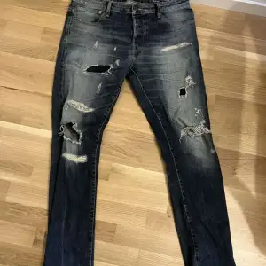 Säljer nu ett par riktigt snygga Jack and Jones jeans åt min kompis i storlek 32/32, bra skick, bara att skriva vid funderingar eller mer bilder 