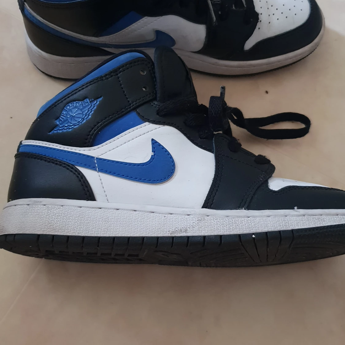 Nike Air Jordans i svart, blå och vit - 91