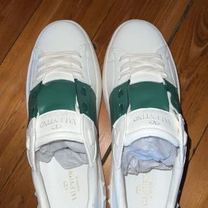 Valentino  - Finns ingen box Priset kan diskuteras 