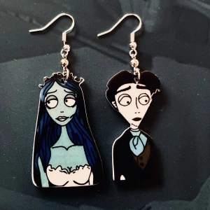 Jack & Sally örhängen  - Nickelfria krokar. Hämtas i Hornstull i Stockholm eller skickas mot fraktkostnad (18kr). ☀️