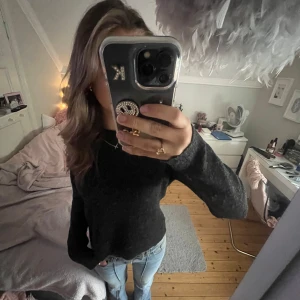 mörkgrå stickad tröja  - jättemysig mörkgrå stickad tröja⭐️ nypris 399kr 