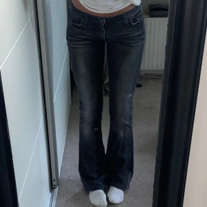 Jättesnygga jeans💗💗 - Jättesnygga jeans från fornarina💗💗de är svart gråa 