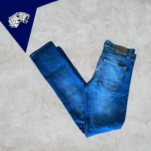 NUDIE JEANS LEANDEAN  - Nudie jeans Lean Dean | Skick: 8,5/10 | Strl W30 L34 | Modellen är 182cm | Hör av dig om du undrar någonting!