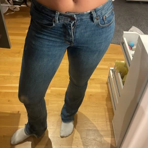 Zara jeans - Zara jeans i storlek 34 jätte fina! Skriv om ni har frågor❤️