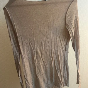 Beige Intimissimi tröja  - Intimissmi tröja i beige, använd en gång! Köpt för 450kr, storlek M säljer då den är lite stor!