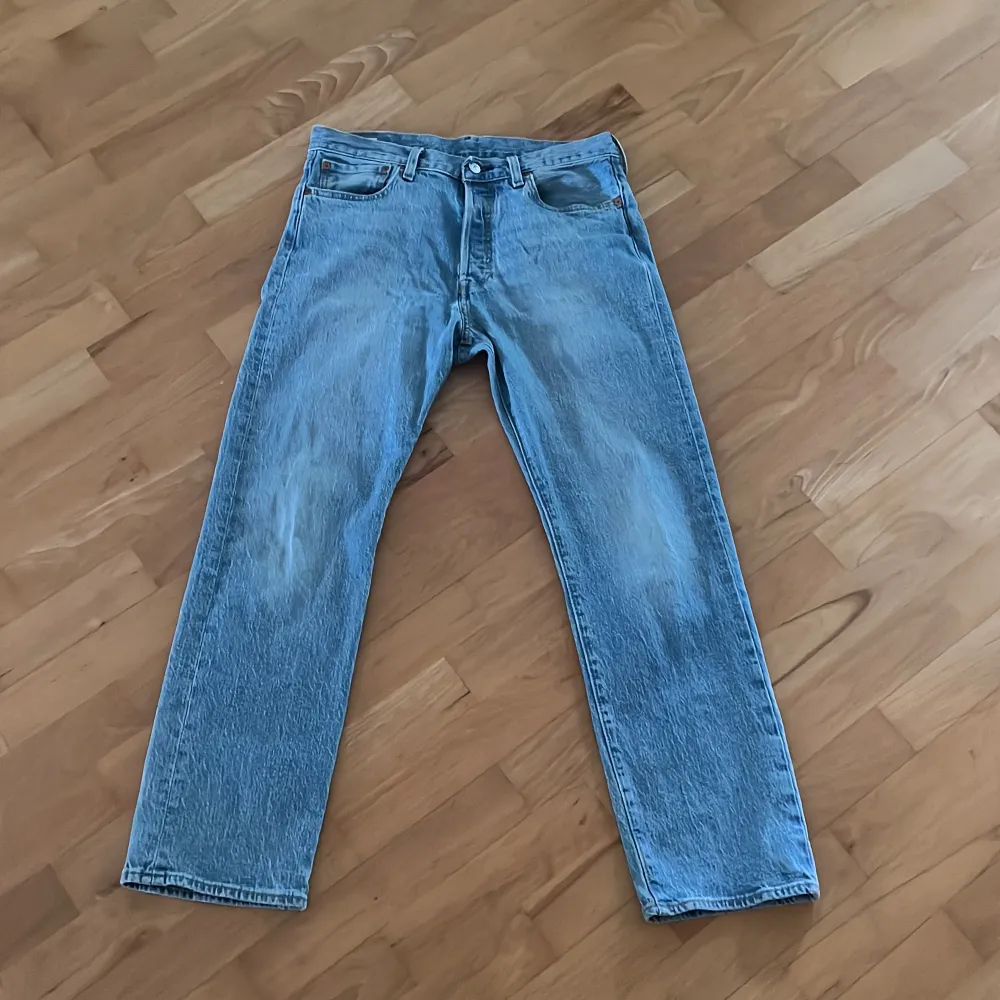 Väldigt lite använda, syns inte att dom har varit använda.. Jeans & Byxor.