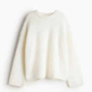 Mohair tröja - Säljer nu min jätte populära mohair tröja från hm edition, nyskick! 💕🥂