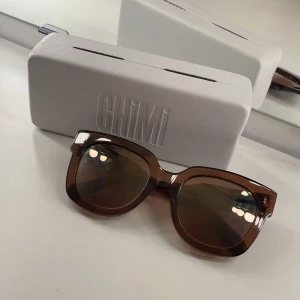 Chimis  - Säljer mina 08:or i färgen Coco! Super snygga men har inte kommit till användning alls🥰nypris 1350
