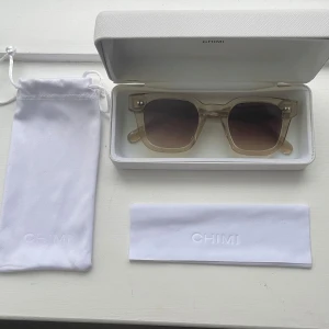 Chimi 04 Ecru - Jättesnygga Chimi 04 i färgen Ecru. Säljer då de tyvärr inte passar mig. Knappt använda och inga synliga repor.