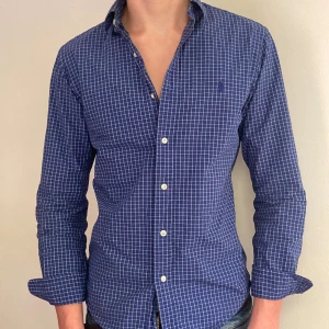 Ralphlauren skjorta - Säljer nu denna feta skjorta från ralphlauren! Storlek:S Nypris: ca 1200 Vårt pris: 399