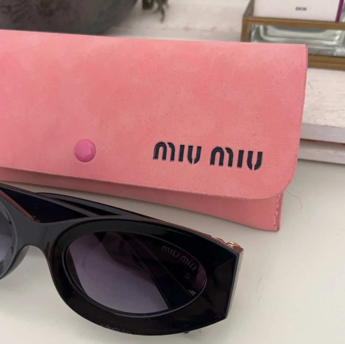 Miu Miu Solglasögon - 90