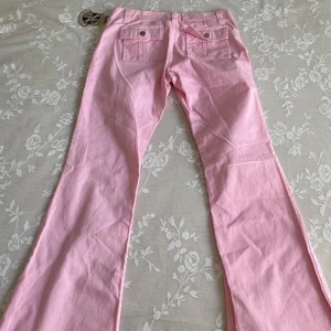 Juicy couture  - Helt nya vintage juicy couture byxor, dem är utsvängda med låg midja. Storlek 28. Skriv om ni behöver exakta mått. Fast pris 💕