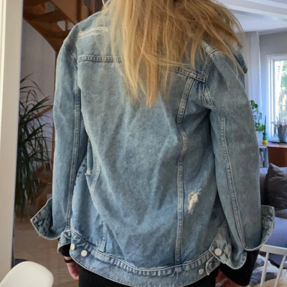 Jättenajs jeansjacka från maison scotch❤️ storlek s och sitter lite oversized🤗. Jackor.