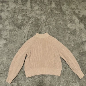 Stickad tröja - Storlek: xs Jätte fin!