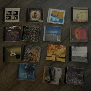 15 CD, 50kr/ st förutom (Alice in Chania: 70kr)