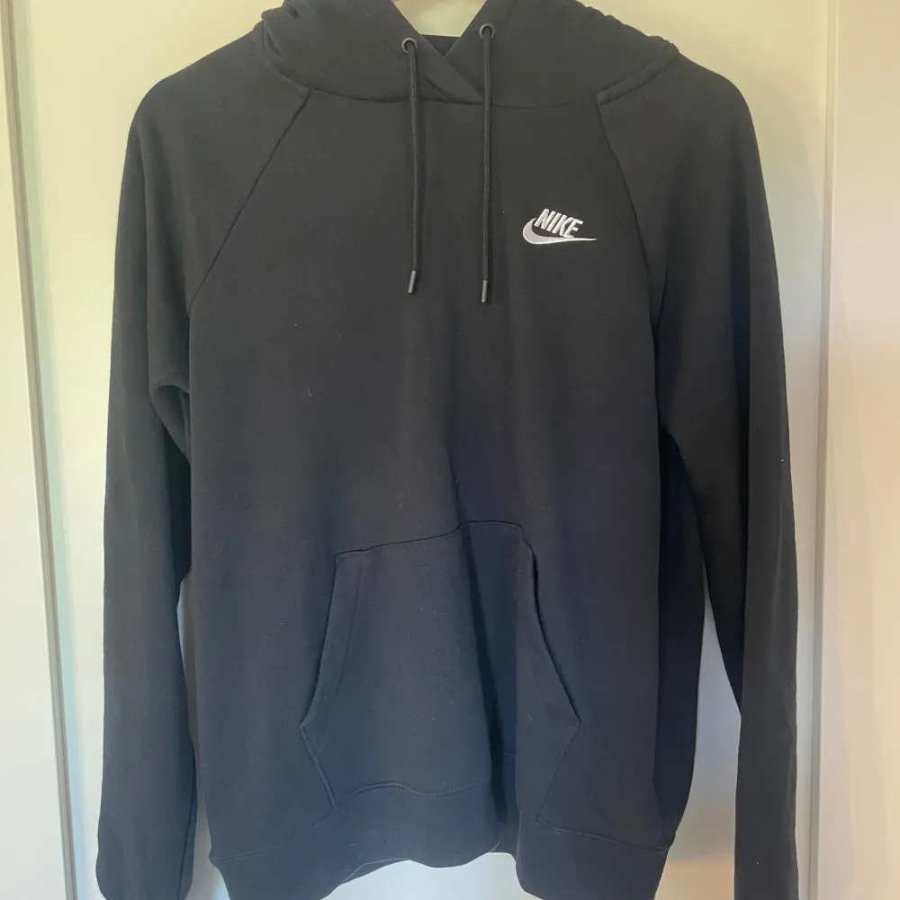 Nike Hoodie i storlek s💕bra skick då knappt använd!. Hoodies.