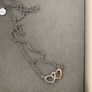 Xenox halsband  - Jätte fint skick, nypris 69€