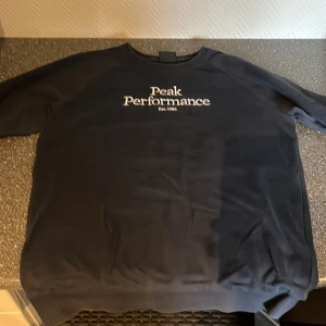 8/10 skick inga hål eller nåt sånt  - Peak performance 