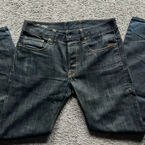 G-star jeans - G-star attac straight  32x34 Säljes på grund av att de blivit för små. Bra skick