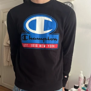 Collegetröja  - Champion tröja storlek S, Inga defekter. Pris kan diskuteras vid snabb affär.