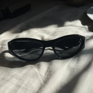 Solglasögon  - aldrig använd 