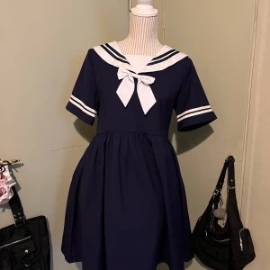 Sjömansklänning - Vacker sjömansklänning, används tyvärr inte tillräckligt mycket..