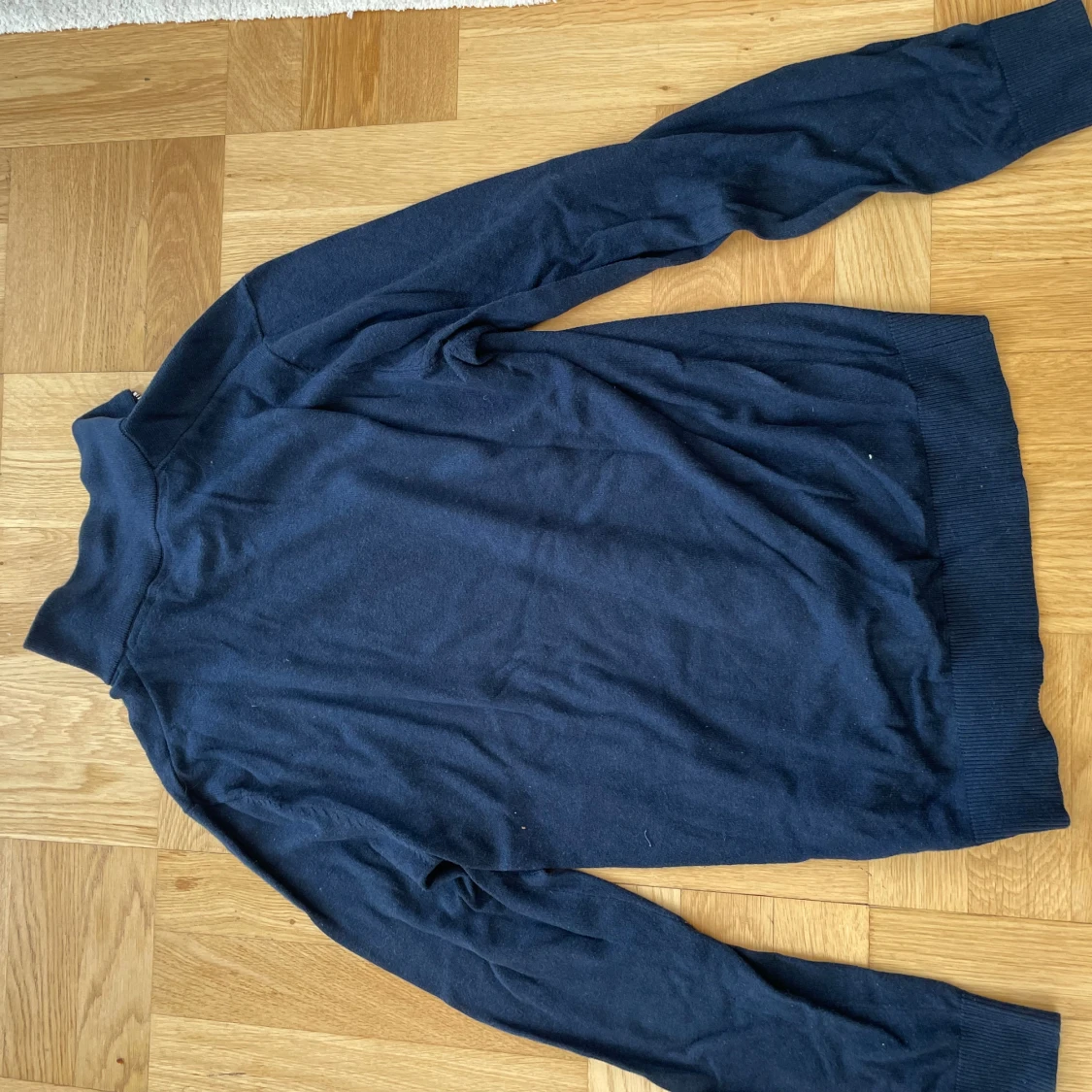 Mörkblå tröja med dragkedja från Jack & Jones - 90