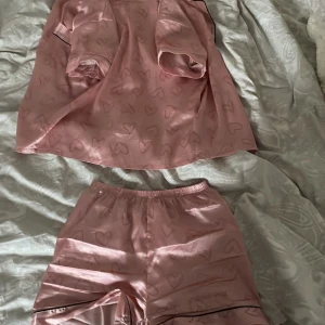 Pyjamas set - Säljer mitt pyjamas set pga av att jag inte använder det längre 🩷🩷