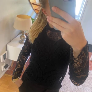 Spetts topp! - Super snygg spets topp! Knappt använd 