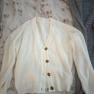 Mysig kofta - Jättefin kofta perfekt till hösten🍁 Aldrig använd, nyskick 