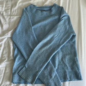 Stickad tröja - Säljer en stickad tröja från veromoda eftersom den inte kommer till användning 