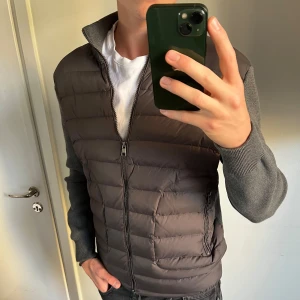 Moncler Cardigan  - Grå moncler cardigan | Storlek L men passar som en M | Går även med på byten🌟