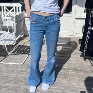 Diesel lowrised bootcut jeans - Supersnygga lågmidjade jeans från Diesel. W27 L30. Modell D-ebbey. Nypris 1500 kr men jag säljer för 600 kr!🤩 Skriv om du vill veta mer☺️