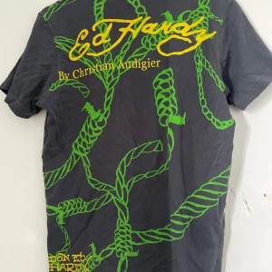 Ed hardy tshirt - Bra skick som ny