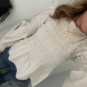 Blus från only💗 - Beige blus fårn only 💖💖storlek s💗