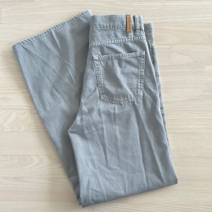 Jeans från Carin Wester  - Jättesköna och mjuka gråa jeans från Carin Wester, tyvärr för små🤍 nyskick
