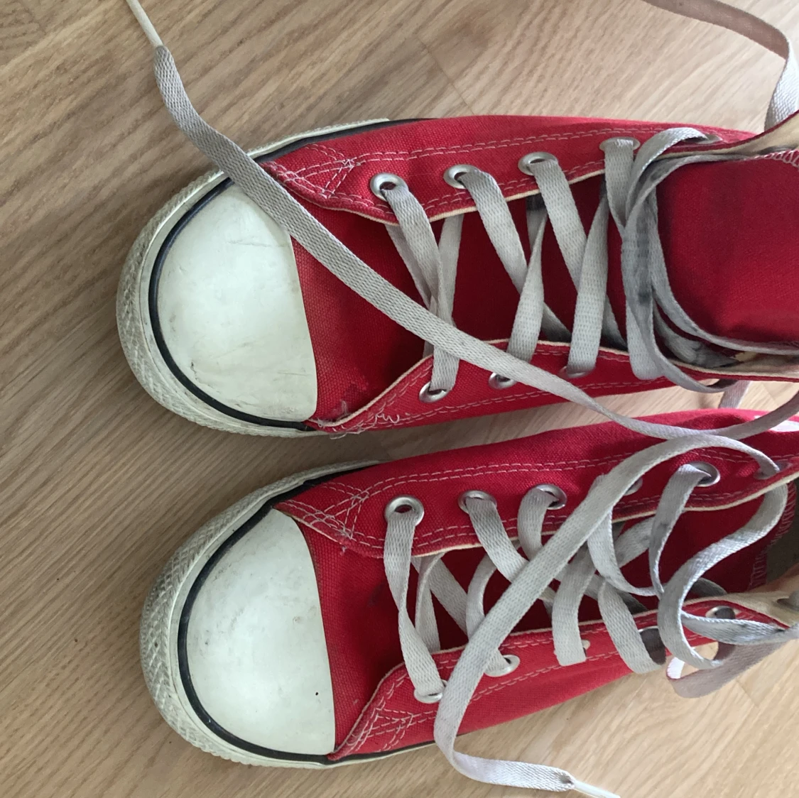 Röda converse  - 92