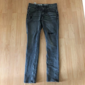 Vingino jeans - Tjena! Säljer dessa par jeans använda 4-7 gånger då de inte har passat mig så bra pris kan diskuteras vid smidigt köp!🤩