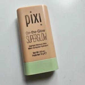 Pixi glowstick natural lustre - Testat några gånger men blir bara liggande då jag har andra produkter jag gillar mer. 