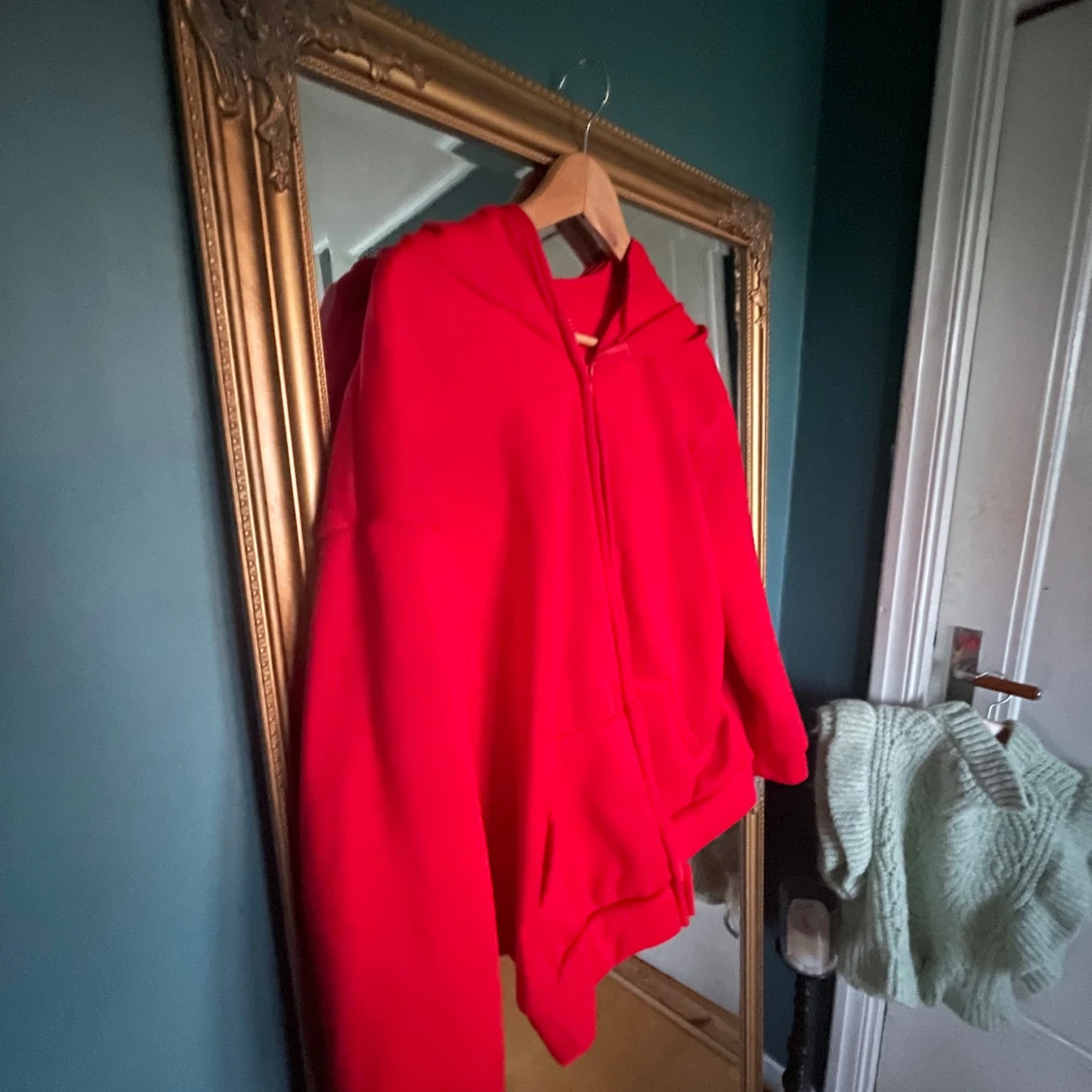 Röd tröja  - 90