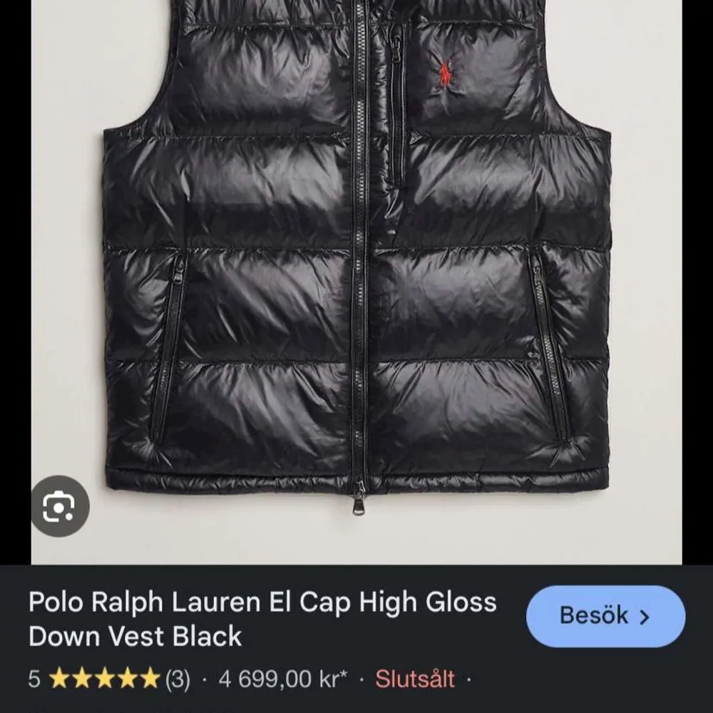  Ralph Lauren väst. Lite använt. Gott skick dock ett litet hål under armhåla. Enkelt att sy, kolla bild fyra. . Jackor.