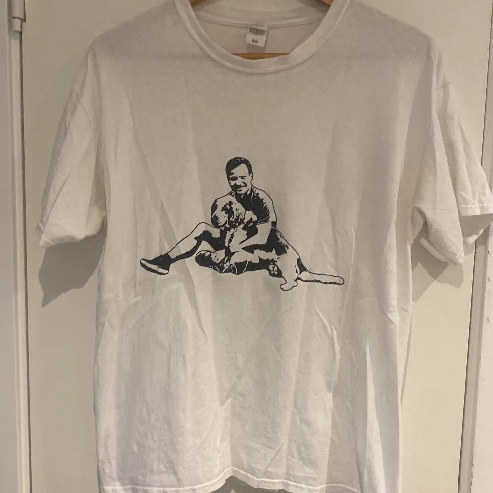 Säljer nu denna Uffe tisha då jag inte använder den. Strl M och knappt använd. T-shirts.