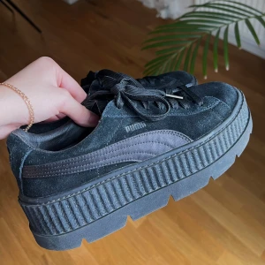 Sneakers FENTY X PUMA - Rihannas kollektion med Puma. Mycket fint skick. Storlek 38. 