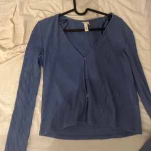 Kofta  - Jättebra skick, använd ca 2 gånger 💕