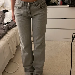 Gråa jeans  - Jättefint skick super bekväma❤️